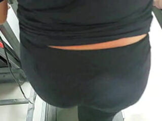 At the gym while instructor was out, my husband take some pics and videos - karina and Lucas
