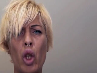 Dunne Deutsche Blondine Wird Verkuppelt Beim Blind Date