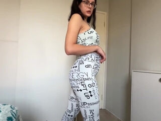 Glassed up nerdy stepmom jerks my dick off and ruins my orgasm