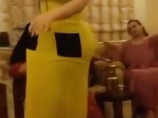 Big arabic ass dancing