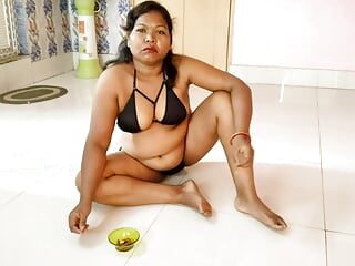 Indian Housewife Sexy Show 30