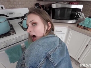 Stepsis Lost Her Memory So I Pretend To Be Her Boyfriend