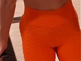 Chupando o pau do Novinho Gostoso