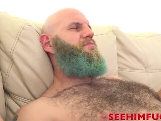 Bearded Brian Crashes Xmas Bash To Pound Jeanies Cunt!