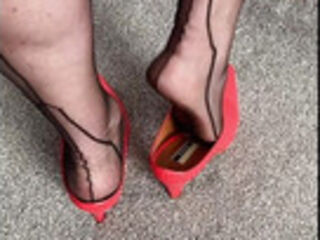 Introducing Mrs Mature Feet your busty foot fetish lady